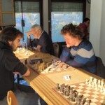 Deux joueurs face à face en pleine partie lors d'une ronde du 22e Open de Gif-sur-Yvette.