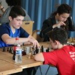 Jeunes joueurs en pleine partie lors de la compétition interdépartementale Loiret-Essonne.