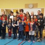 Les jeunes participants et leurs accompagnateurs réunis pour la photo aux Championnats d'Essonne Jeunes.