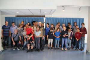 Les équipes jeunes de l'Essonne et du Loiret réunies pour une photo de groupe après la compétition.
